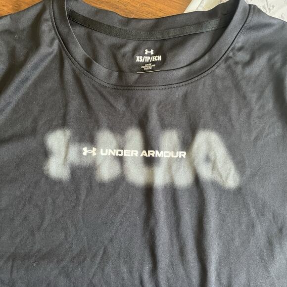 Women’s Under Armour Set Of 2 Loose Athletic Tops Sz XS Black And Gray Exercise - Picture 2 of 9